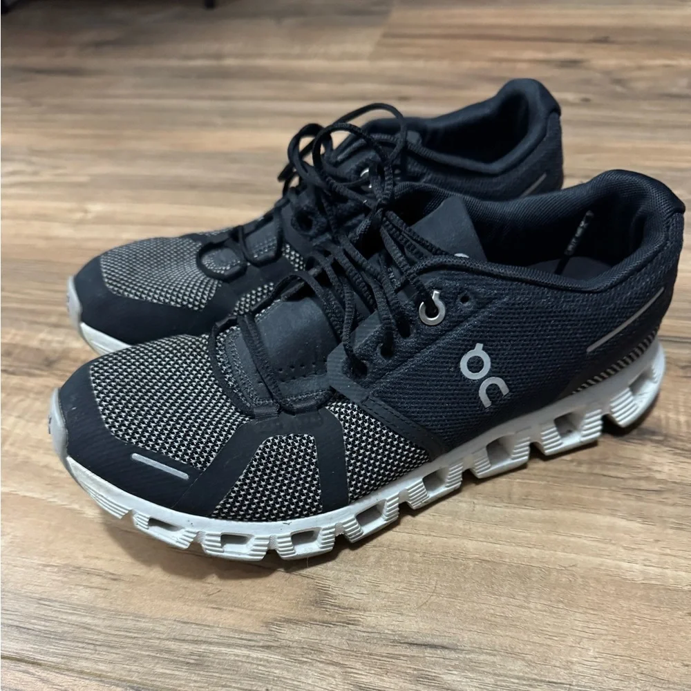 On Running Monochrome Athletic Shoes - Picture 1 of 3